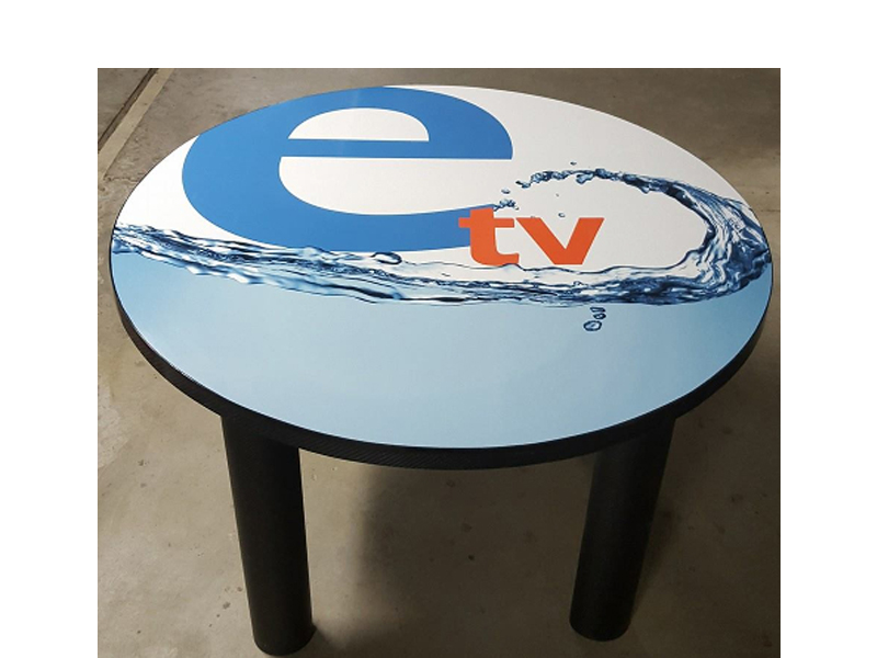 <p>table pour Evian TV</p>